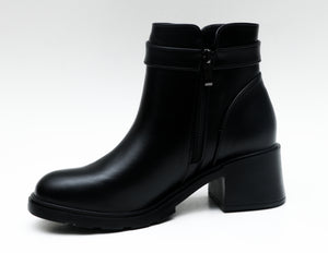 Boots Noires Élégantes avec Boucle Dorée