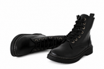 Mally ankle boots sur fond blanc