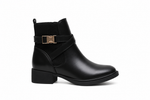 Bottines Courtes Détail Métallique sur fond blanc